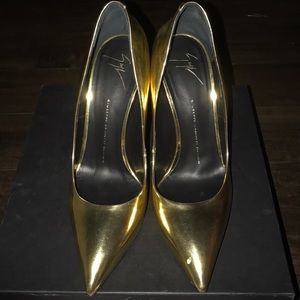 Beautiful gold pumps